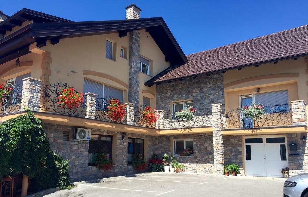 Hotel Samarin Črnomelj Kültér fotó