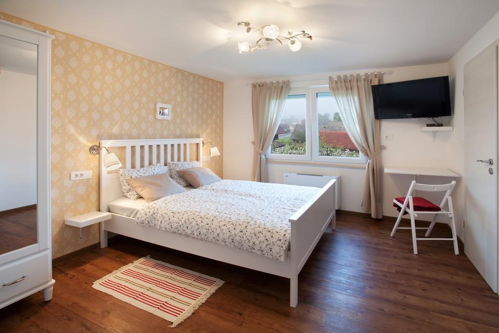 Hotel Samarin Črnomelj Kültér fotó